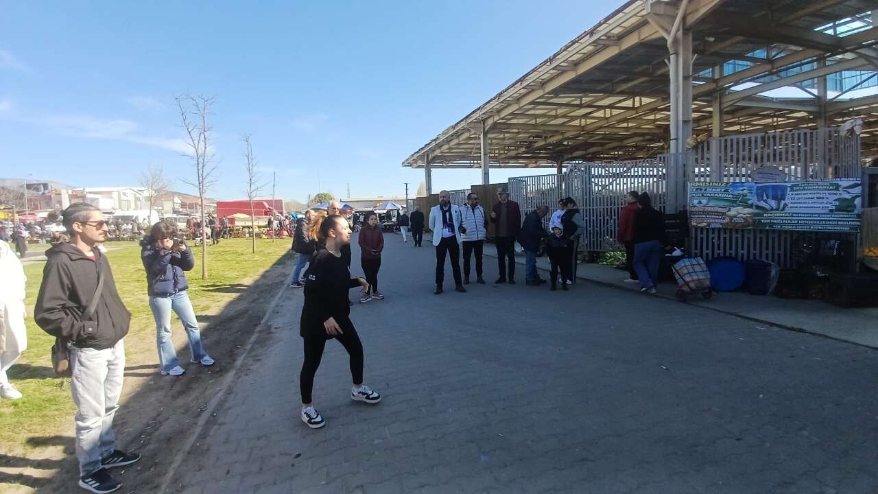 Muğla’da 8 Mart’ta Sanatla Farkındalık: Güleda Cankel Sokak Tiyatrosunda Anıldı 2